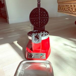 WARING PRO WAFFLE MAKER NWT